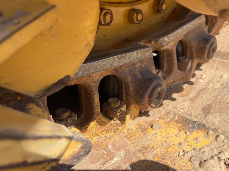 2020-caterpillar-d6k2-lgp-image-31