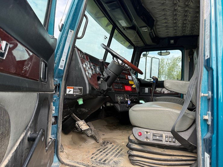 western-star-4900-image-33