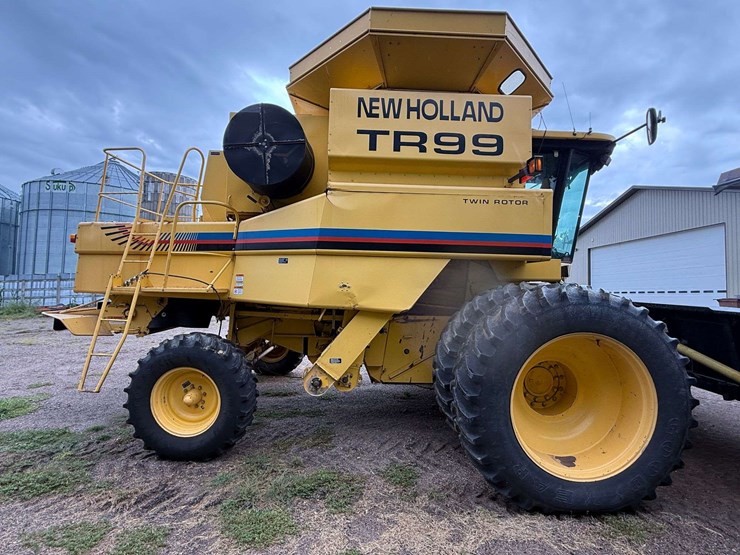 2000-new-holland-tr99-image-16