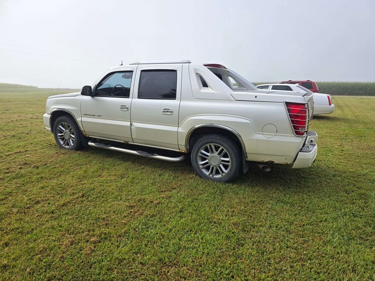 2003-cadillac-escalade-image-16