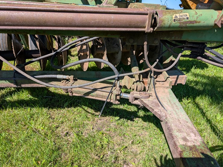 john-deere-220-image-4