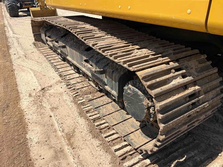 2019-caterpillar-330gc-image-27