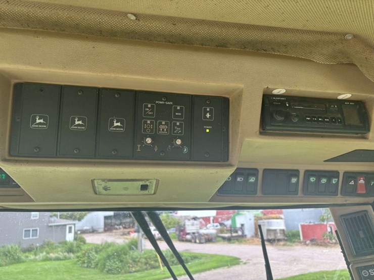 john-deere-6810-image-24