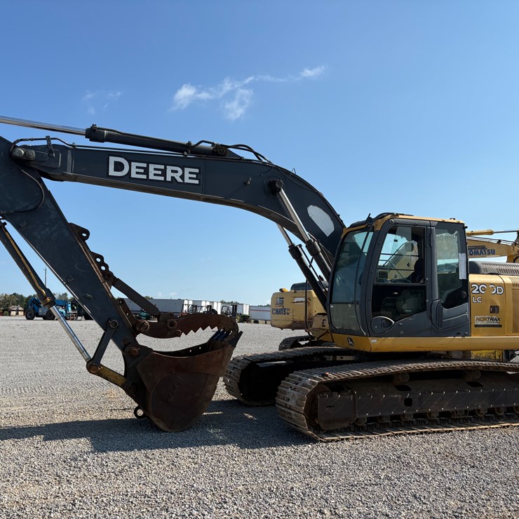 DEERE 200D LC