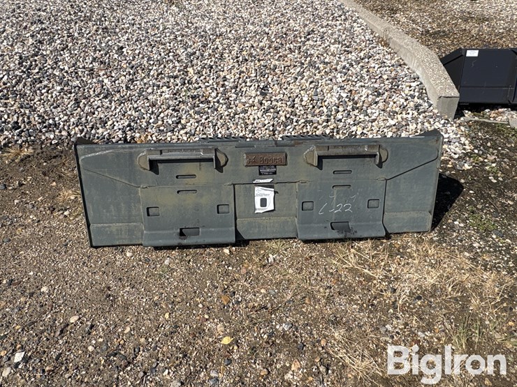 bobcat-74”-heavy-duty-skid-steer-bucket-image-6
