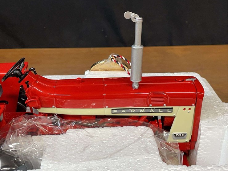1/16-farmall-706-precision-nib-ertl-image-14