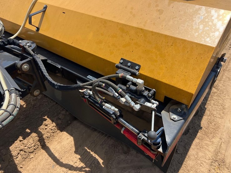2023-smith-challenger-scm-400-sweeper-image-15