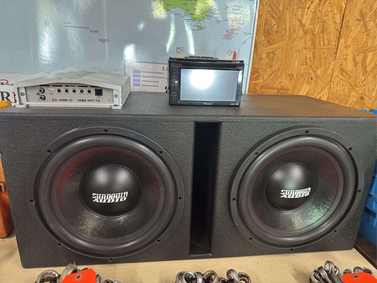 speakers,-amp,-and-radio-image-1