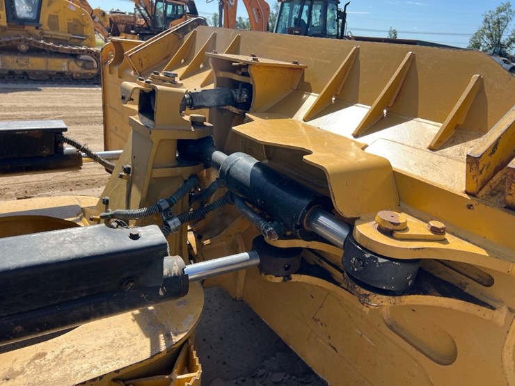 2020-caterpillar-d6k2-lgp-image-20