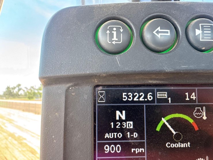 2016-deere-624k-image-29