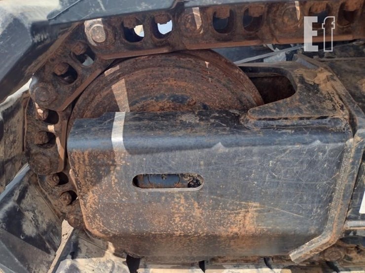 2019-deere-135g-image-31