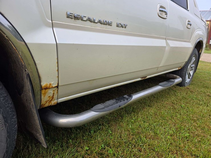 2003-cadillac-escalade-image-23