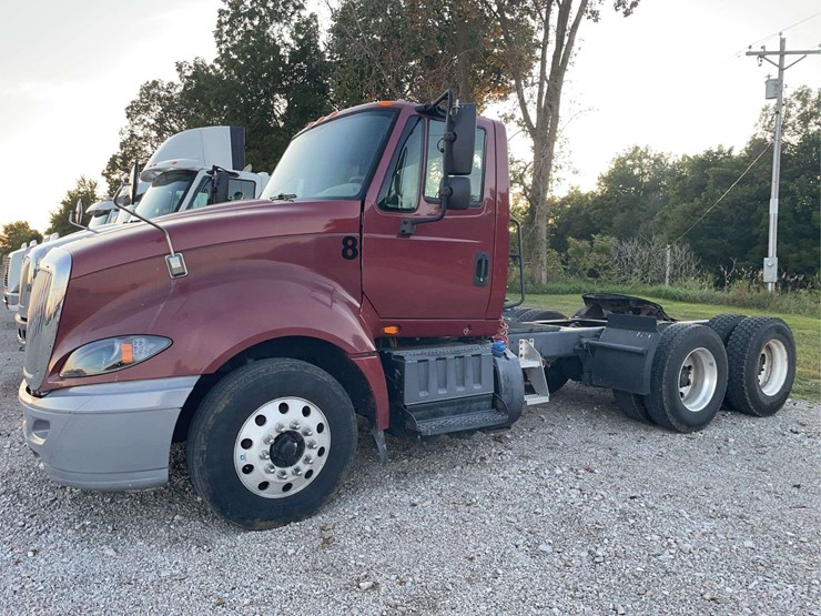 2015-navistar-prostar-day-cab---automatic-transmission-image-1
