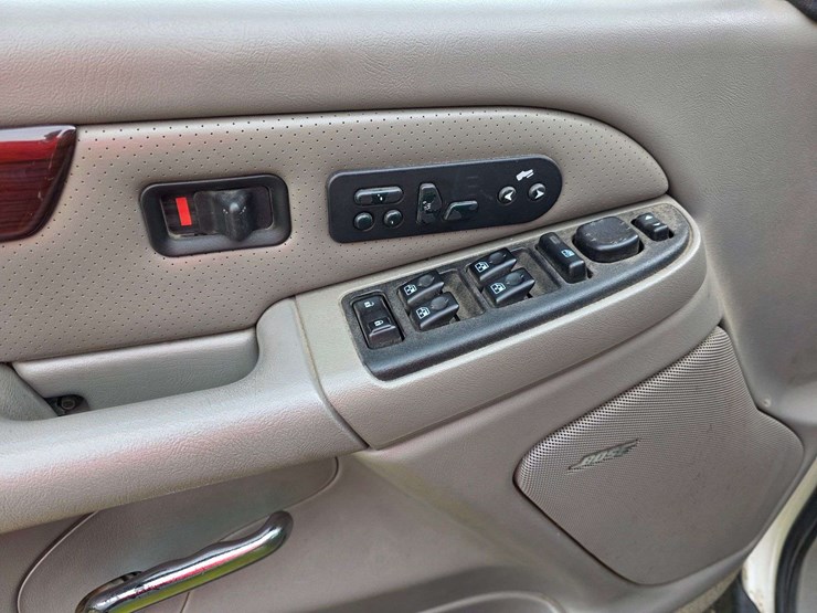 2003-cadillac-escalade-image-54