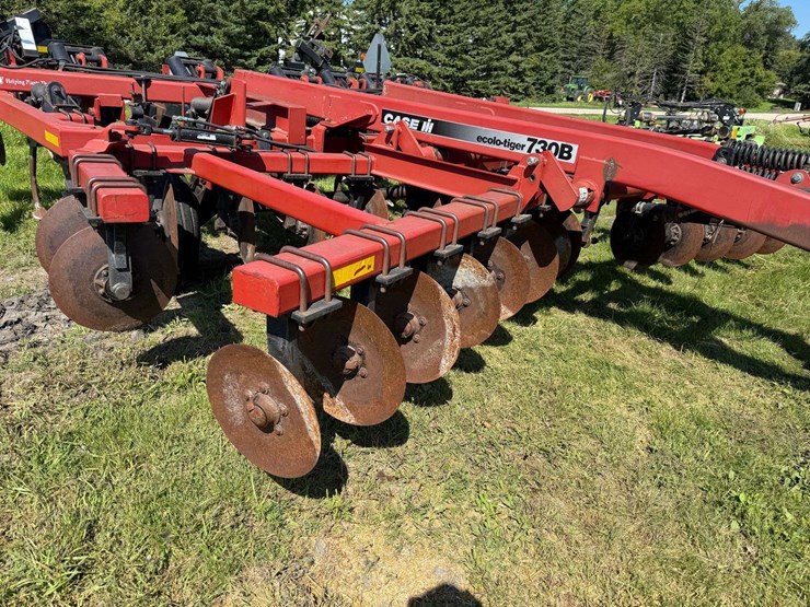 case-ih-730b-ecolo-tiger-disk-ripper,-rear-leveler,-30”-spacing,-2-bearings-are-out-but-2-good-used-image-10