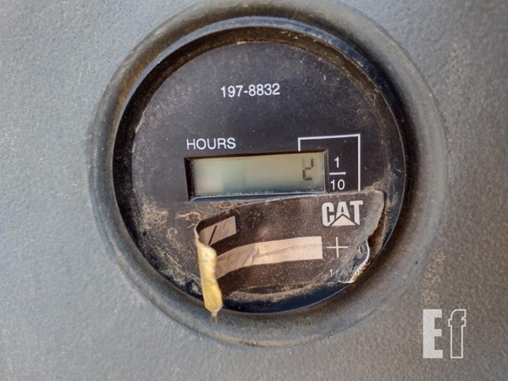 2004-caterpillar-420d-image-6