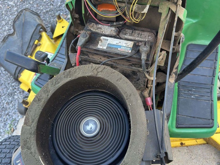 john-deere-235-image-12