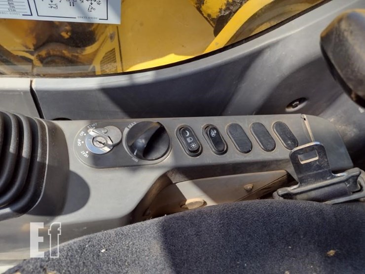 2011-komatsu-pc228us-lc-8-image-8