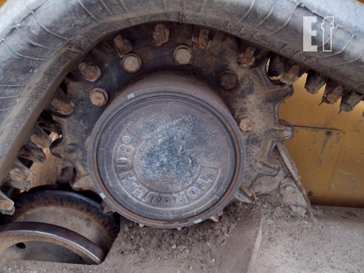 2015-deere-329e-image-28