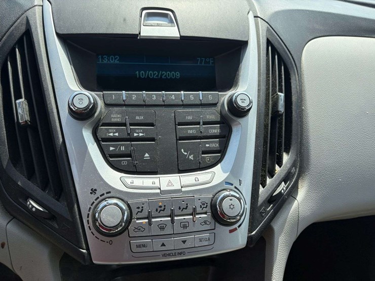 2010-chevy-equinox-lt-awd,-2.4l-ecotec,-4-door,-225/65r17-on-alloy-wheels,-cloth,-power-drivers-seat-image-19