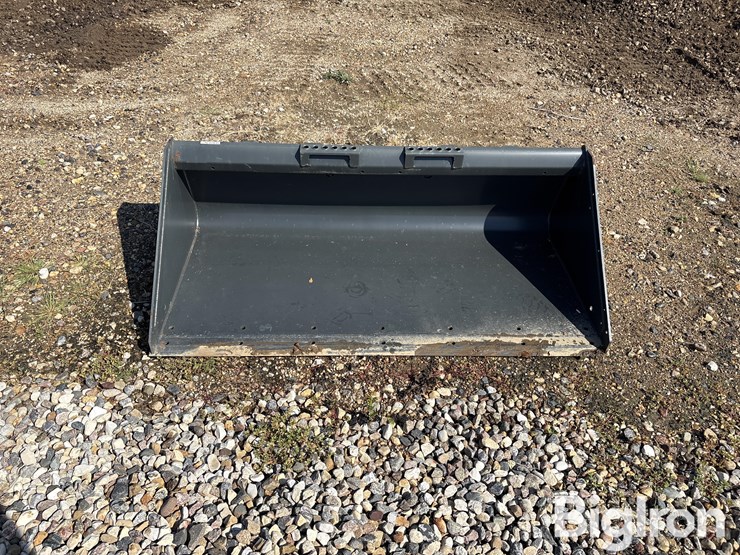 bobcat-68”-heavy-duty-skid-steer-bucket-image-2