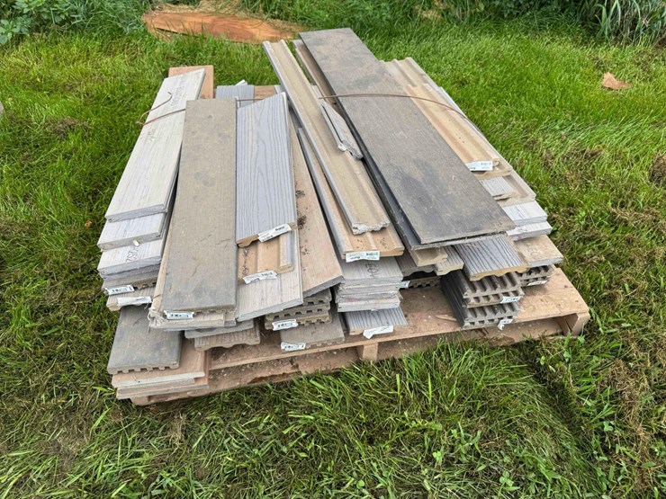 pallet-of-short-composite-decking-image-2
