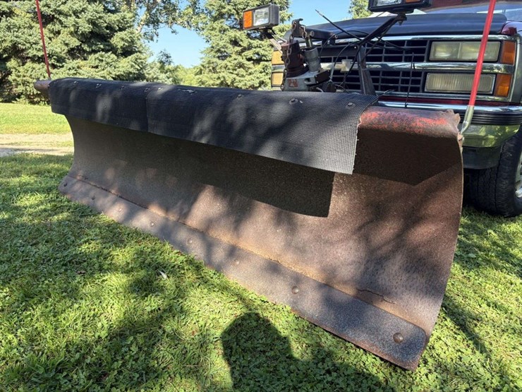 1990-chevy-silverado-k1500-4x4,-reg-cab,-8’-box,-245/75r16-tires-on-alloy-rims,-350-v8,-block-heater-image-25