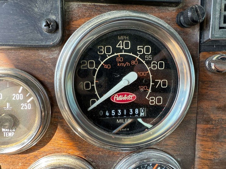 1997-peterbilt-385-image-46