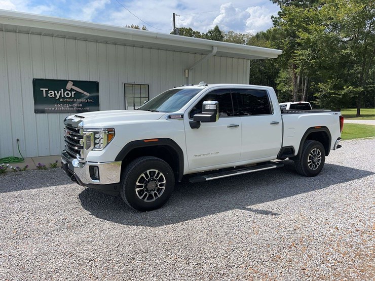 2022-gmc-2500-image-2