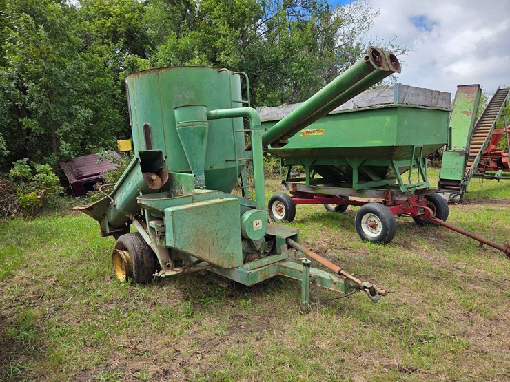 john-deere-400-image-1