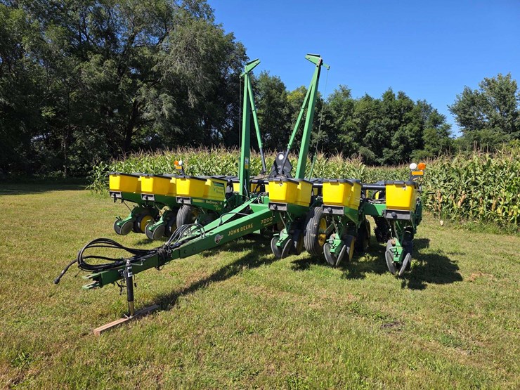 john-deere-7200-image-1