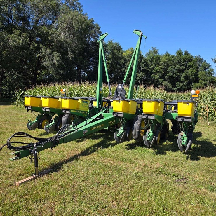 JOHN DEERE 7200