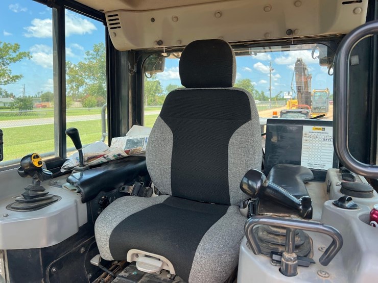 2016-komatsu-d61pxi-23-image-31