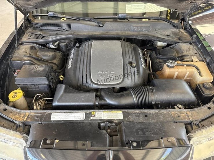 2009-chrysler-300-c-sdn-image-12