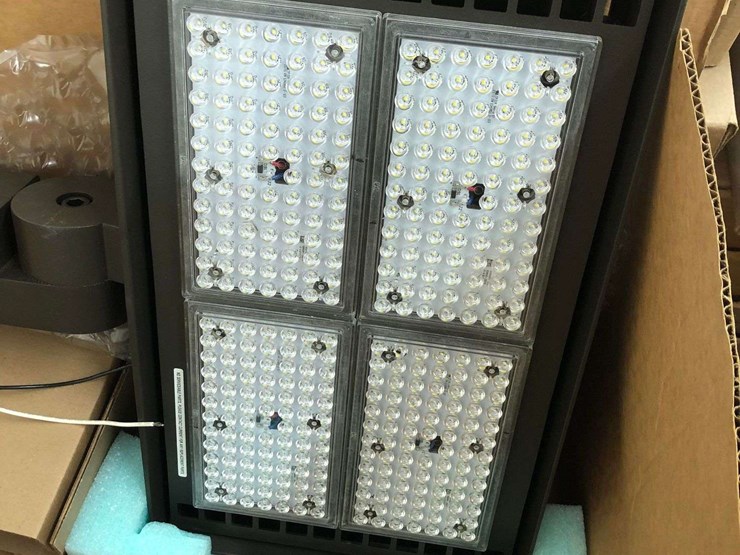 qty-(2)-led-exterior-flood-lights-image-2