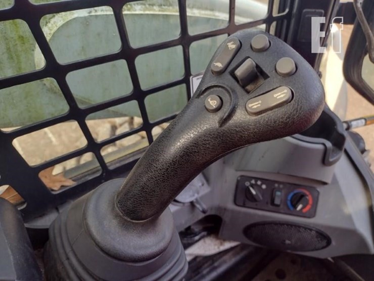 2022-bobcat-s740-image-11