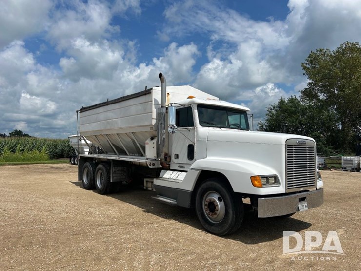 2000-freightliner-dry-tender-truck-(mn1096,-unit-369)-image-1