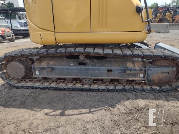 2019-deere-135g-image-36