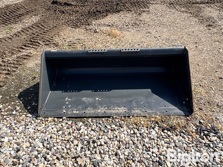 bobcat-74”-heavy-duty-skid-steer-bucket-image-2