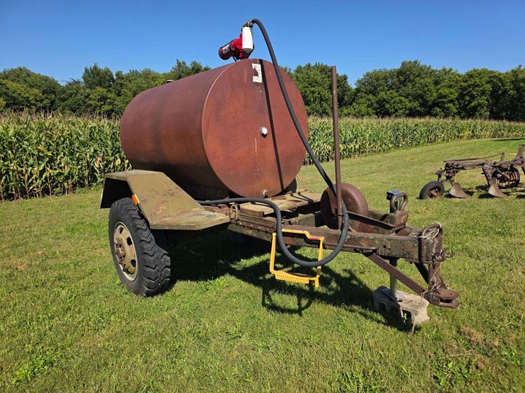 500-gallon-fuel-trailer-on-heavy-duty-trailer,-12v---25-gallon-per-minute-pump-image-1