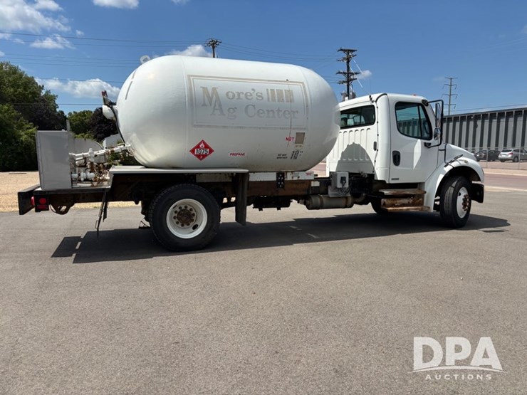 2006-freightliner-business-class-(dr12083)-image-13