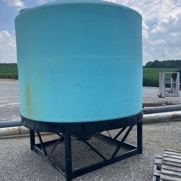 2500 Gallon Cone Bottom Tank