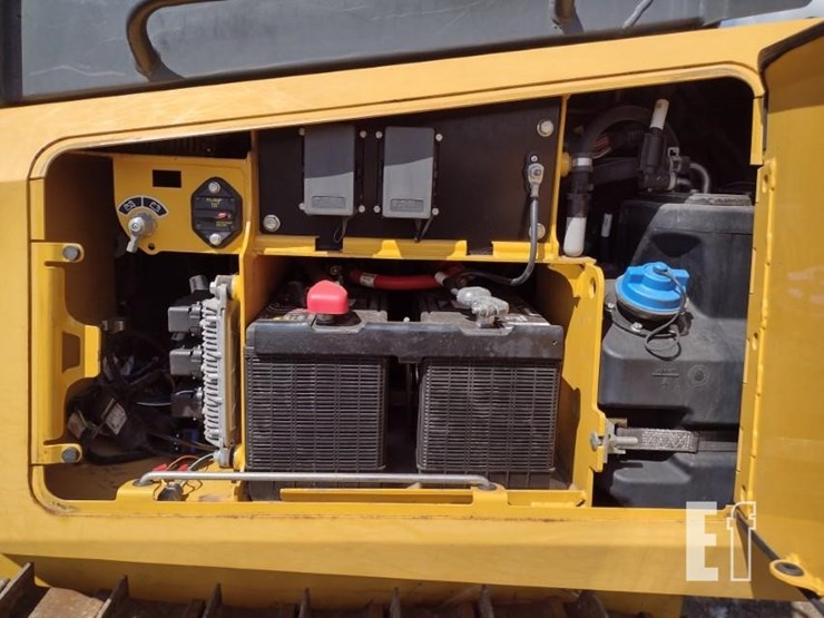 2022-deere-450k-image-41