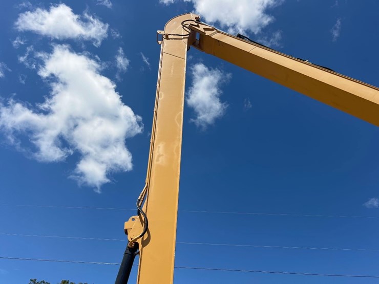 2019-caterpillar-330gc-image-11