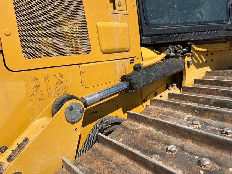 2020-caterpillar-d6k2-lgp-image-12