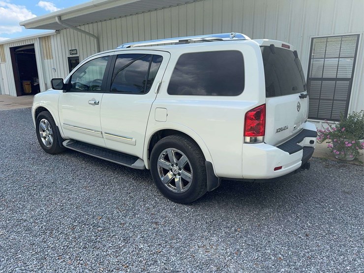 2013-nissan-armada-image-3