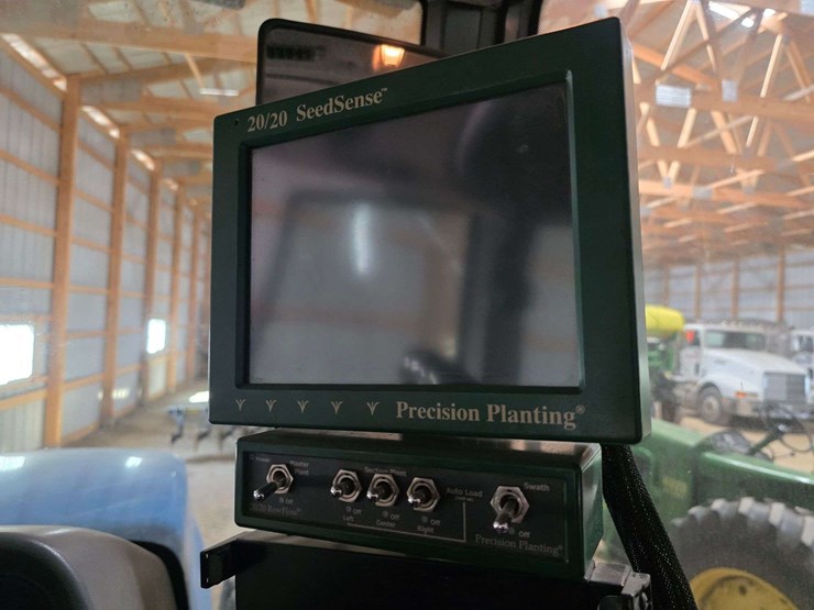 john-deere-7200-image-37