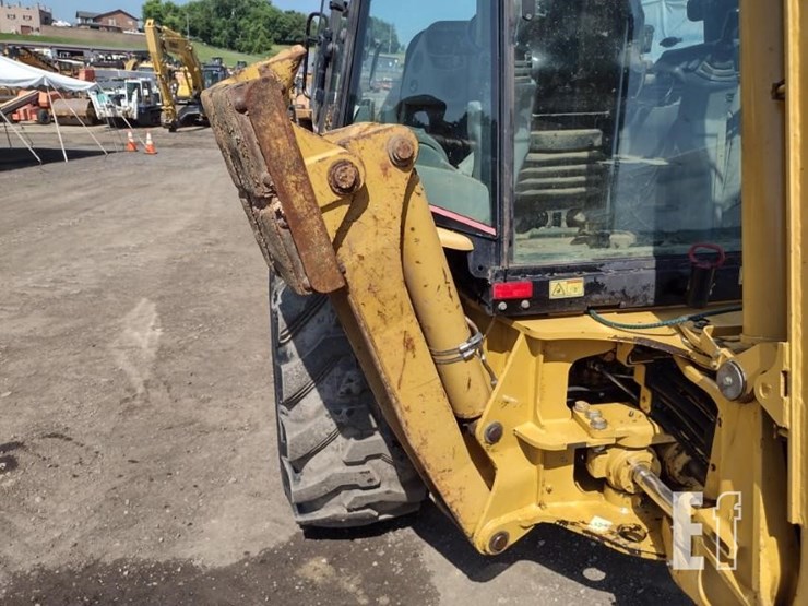 2004-caterpillar-420d-image-28