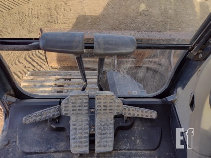 2010-deere-120d-image-7