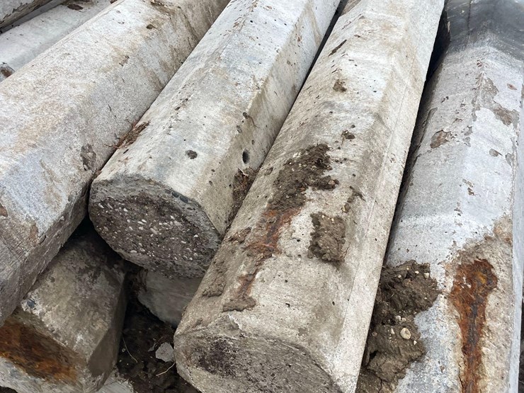 approx-40-precast-cement-pillars-image-9